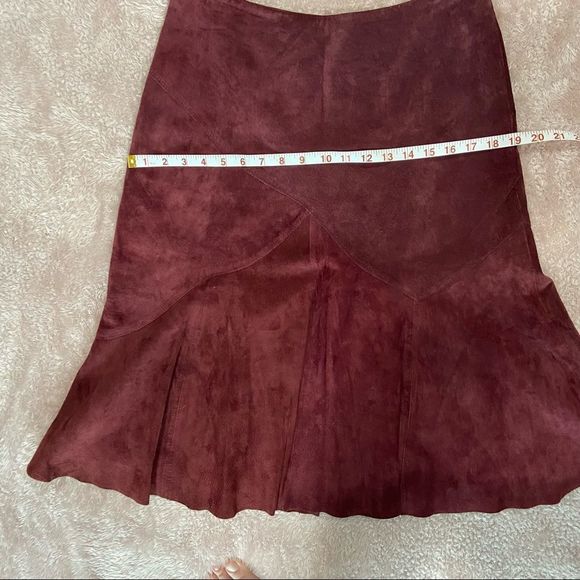 Beautiful suede skirt by brand Ideology. - Picture 4 of 12